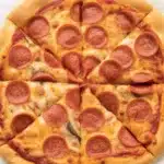 High Protein Low Calorie Pepperoni Pizza with turkey pepperoni and veggies.