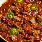 Delicious Chili con Costillas de Res y Chorizo served in a bowl